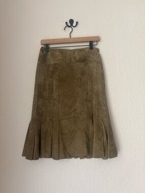 Vintage Olive suede skirt by department store label “worth” size 4